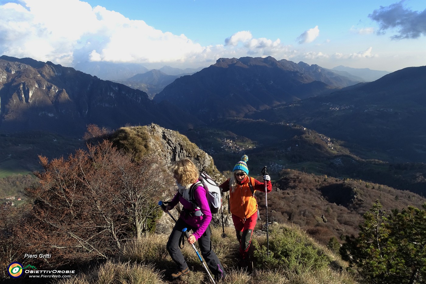 27 In ripida salita anche su roccette.JPG